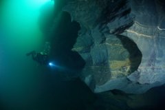 ��ѨǱˮ���ڰ����ջ�