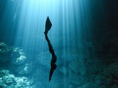 ����Ǳˮ�ļ�ѹ����